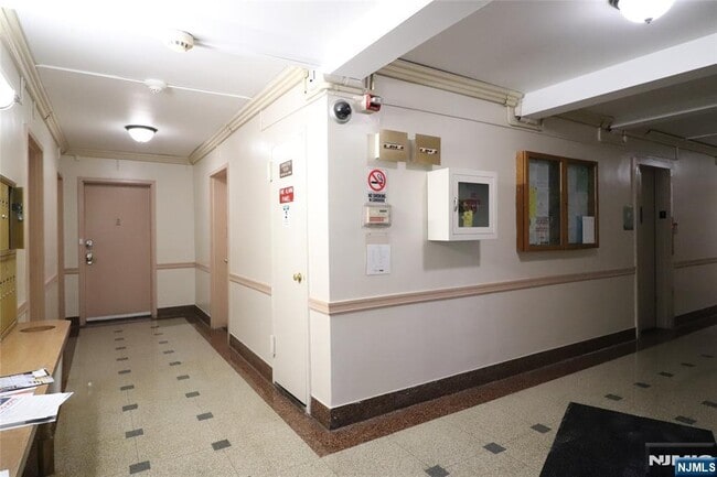 Foto del edificio - 3071 Edwin Ave