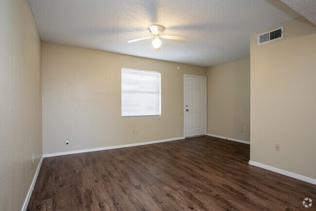 2HAB, 1BA - 810 ft² - Western Yarbrough Apartments