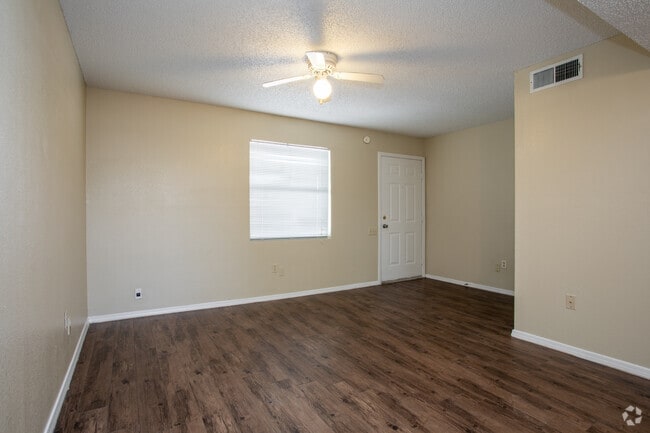 Interior Photo - Western Yarbrough Apartments
