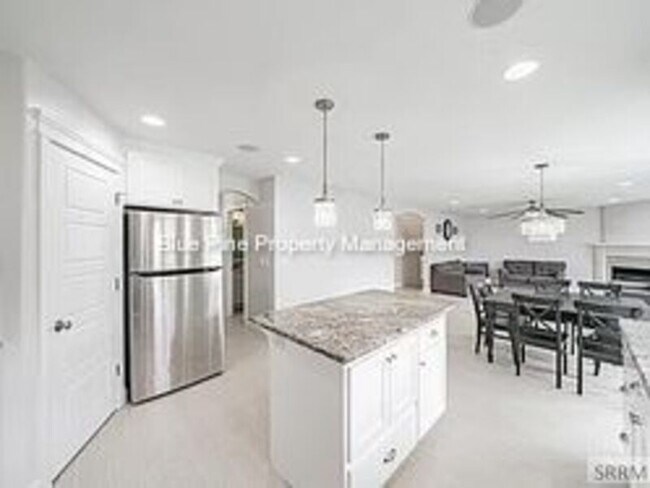 Building Photo - 5660 Truscott Dr