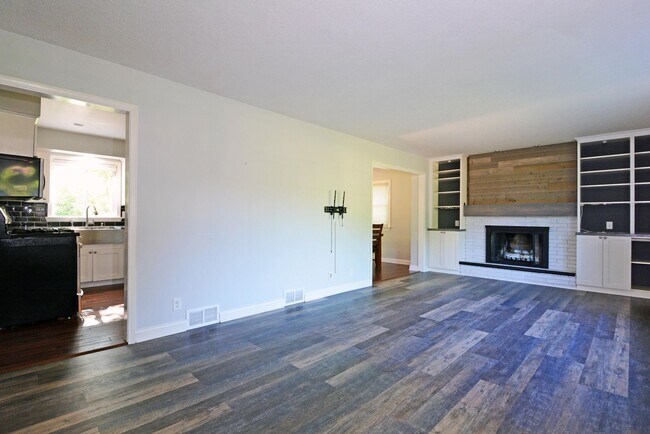 Foto del edificio - Beautiful 3-Bed 3-Bath Home in Golden Valley - Available 6/1!