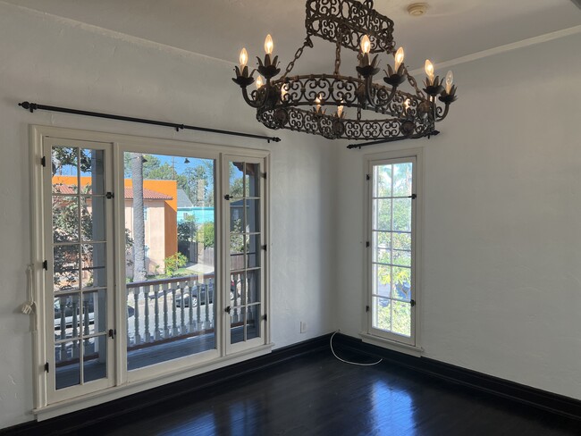 Formal dining area with floor to ceiling windows - 1614 Cimarron St