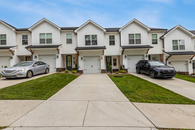 Foto del edificio - 7429 Thomas Ln