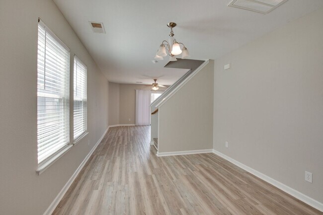 Building Photo - 128 Farmington Dr