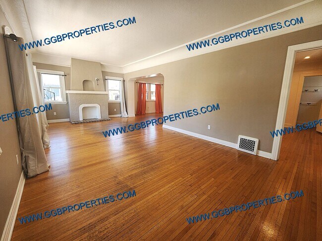 Foto del edificio - Live the Belmont Shore Lifestyle! Beautiful Spanish 2 Bedroom / 1 Bath Home w/ Garage