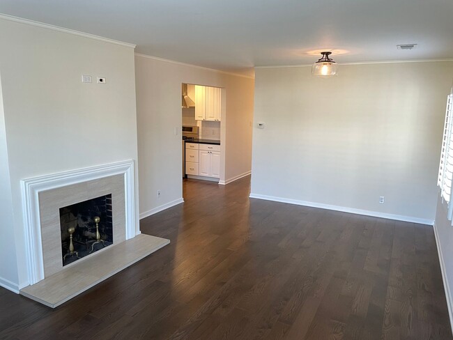 Foto del edificio - Lovely REMODELED 3-BD Home in Colma - Pets...