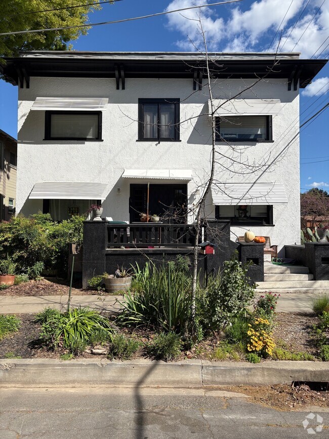 Building Photo - 1515 25th St
