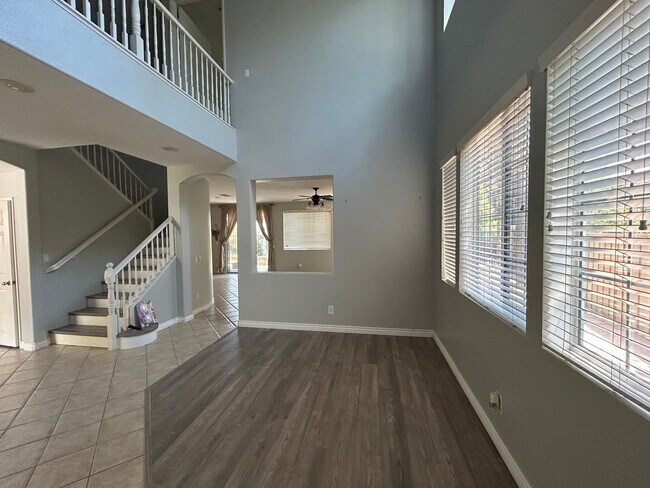 Building Photo - 45370 Vista Verde