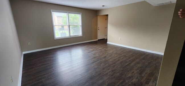 Foto del edificio - 239 S. Keeneland Dr.