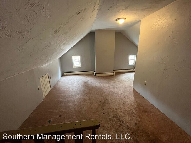 Building Photo - 3 br, 1 bath House - 134 W. Main Street