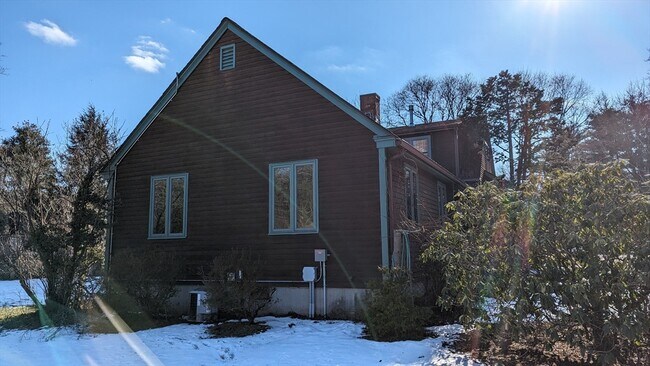 Building Photo - 12 Longmeadow Rd