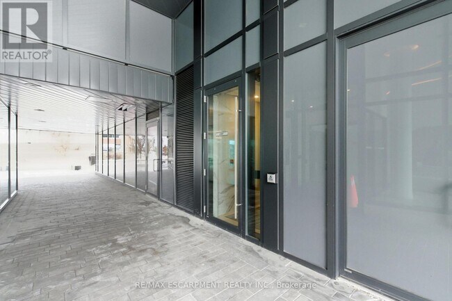 Building Photo - 3200 Dakota Cmn