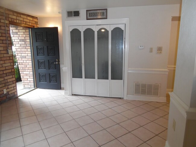 Building Photo - 1 BEDROOM CONDO IN METAIRIE.