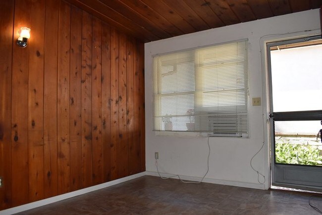 Building Photo - One Bedroom Unit Near Old Town State Park