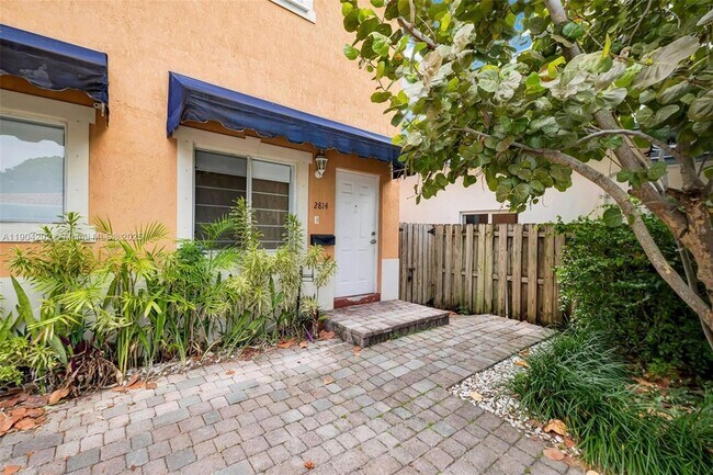 Foto del edificio - 2814 SW 27th St