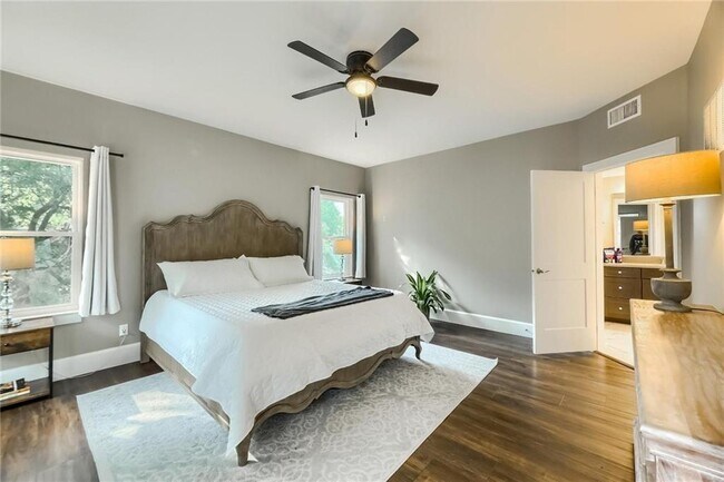 Foto del edificio - 902 W 30th St