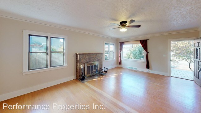 Building Photo - 4 br, 1.5 bath House - 1220 Jackson Street