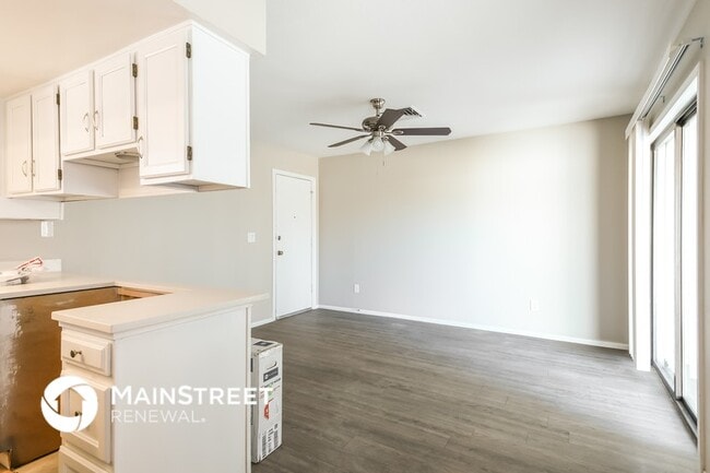 Building Photo - 1716 W Sequoia Dr