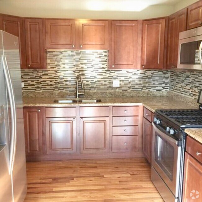 Ravenswood Manor Apartments for Rent with High Ceilings Chicago, IL