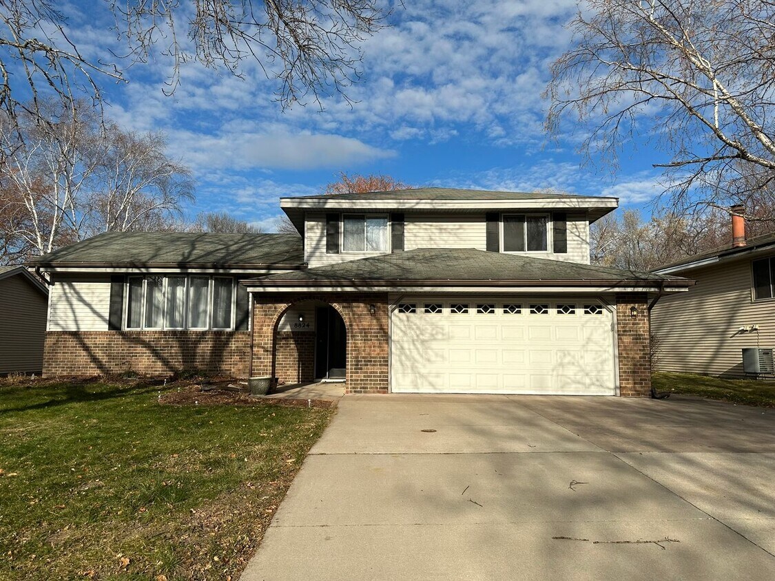 Large Four Level Home, 3 bedrooms, 3 bathr... House Rental in