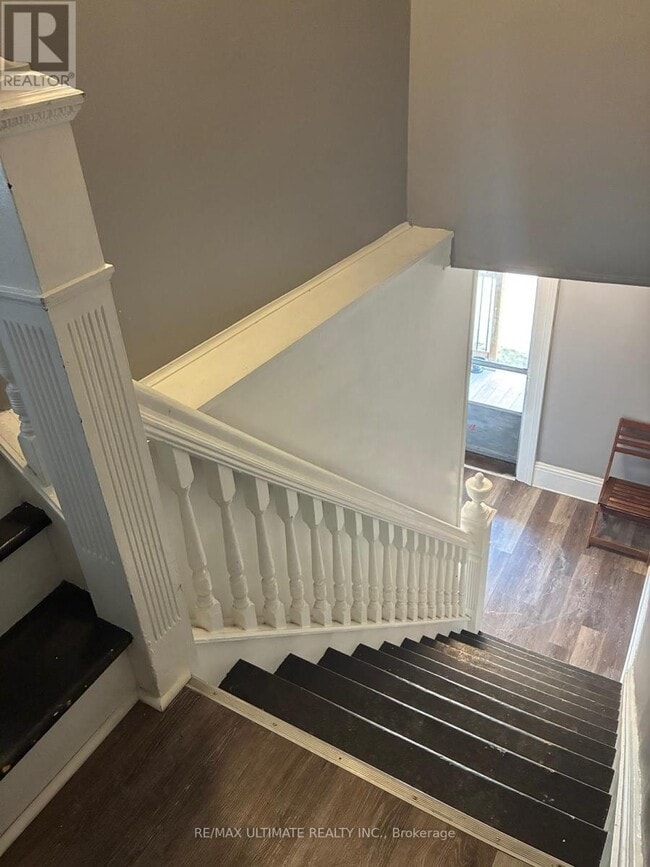 Building Photo - 282 Brant Ave