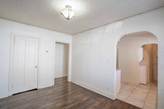 Foto del edificio - 1220 S Zunis Ave