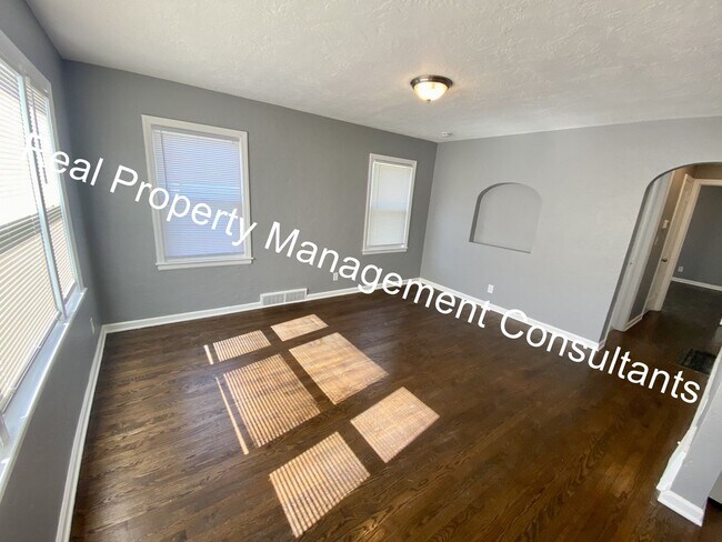 Building Photo - Charming 3 Bedroom, 1 Bathroom Home with B...