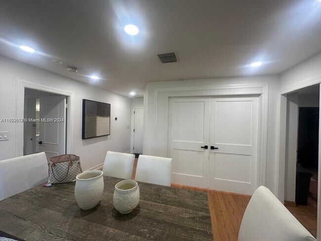 Building Photo - 151 Crandon Blvd