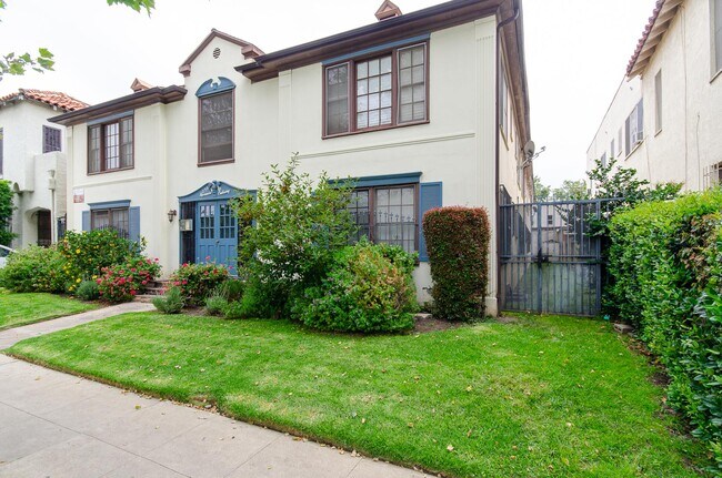 Building Photo - 236 S Sycamore Ave