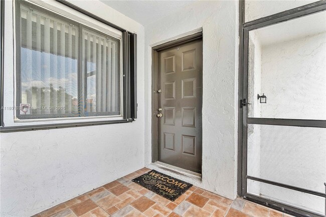 Foto del edificio - 290 Racquet Club Rd