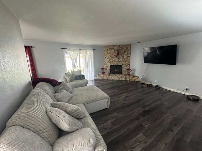 Foto del edificio - Coming soon!!! Beautiful home in SVL / large yard / walking distance to lake / centrally located