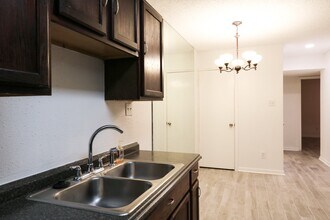 Building Photo - 2750 Holly Hall St