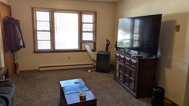 Building Photo - 1706 Boxwood Dr