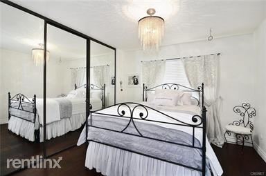 Foto del edificio - 4 br, 3 bath House - 7824 Woodhall Ave