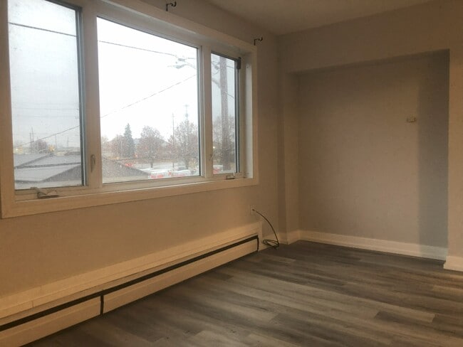 Building Photo - 17 Buchanan St