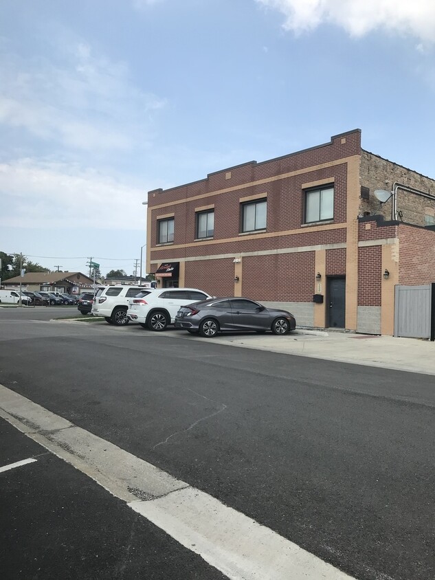 Building Photo - 6248 Ogden Ave