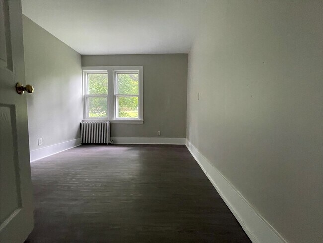 Foto del edificio - 654 Spencer Rd