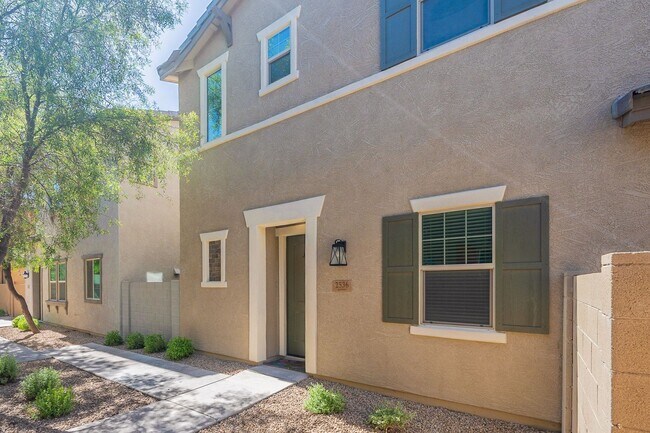 Building Photo - Four bedrooms - Great Location!