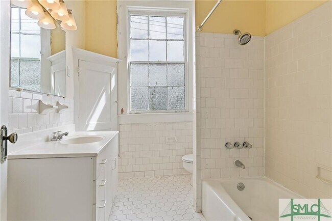 Building Photo - 9 E Gordon St
