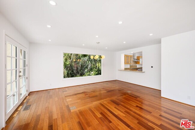 Building Photo - 615 N Saltair Ave