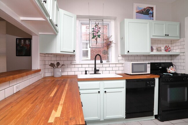 Foto del edificio - Adorable 5 Bed Single Family Home Near Uptown