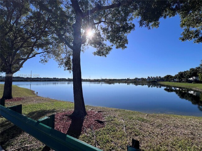 Foto del edificio - 15549 SW 40th St