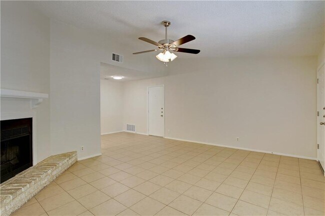 Building Photo - 6204 Linda Ln