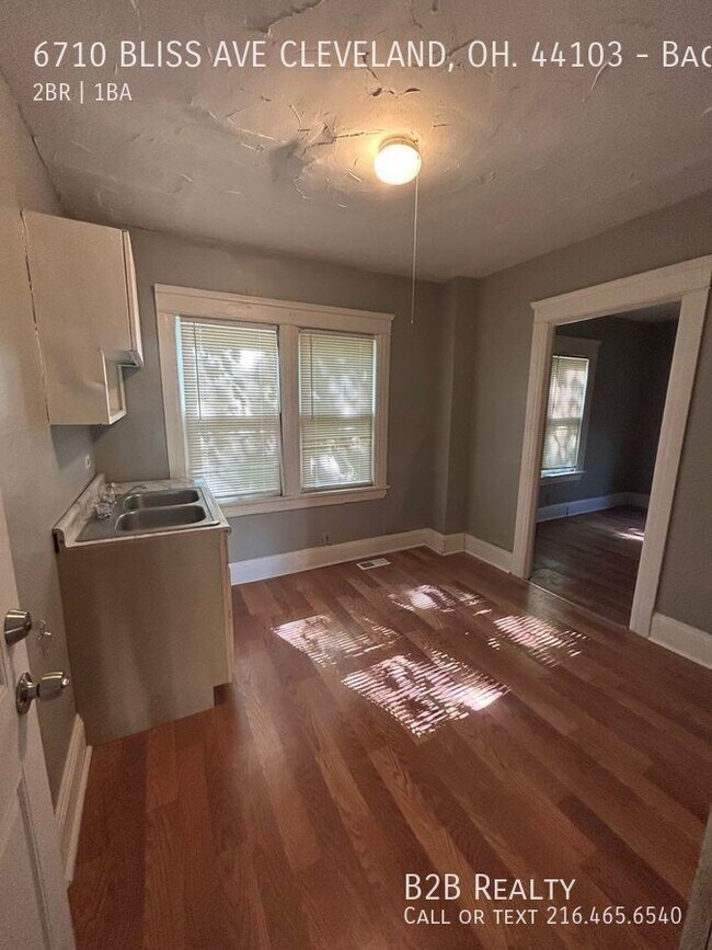 Building Photo - 2BR Apartment Unit in Cleveland