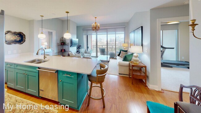 Building Photo - 2 br, 2 bath House - 701 Royal Court #412