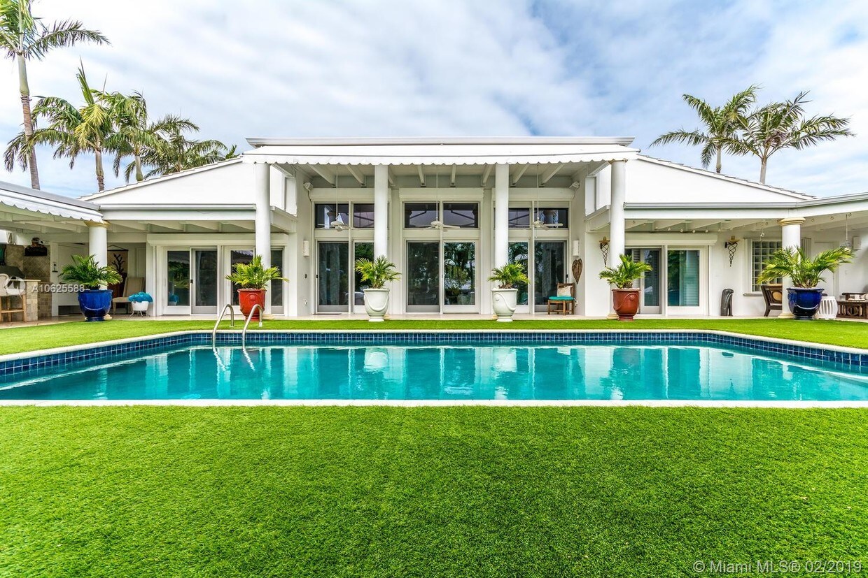 Primary Photo - 230 Island Dr