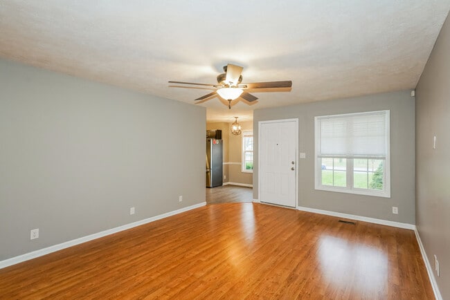 Building Photo - 451 Cranklen Cir