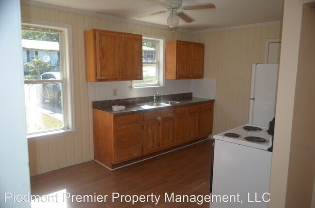 Building Photo - 3 br, 1 bath House - 1655 E 22nd Street