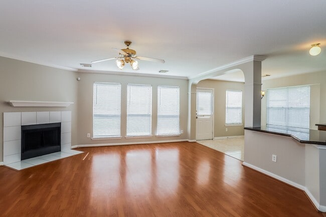 Foto del edificio - 4223 Pathway Ct