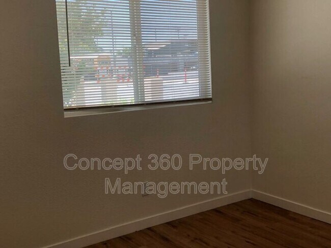 Foto del edificio - 2901 E Artesia Blvd